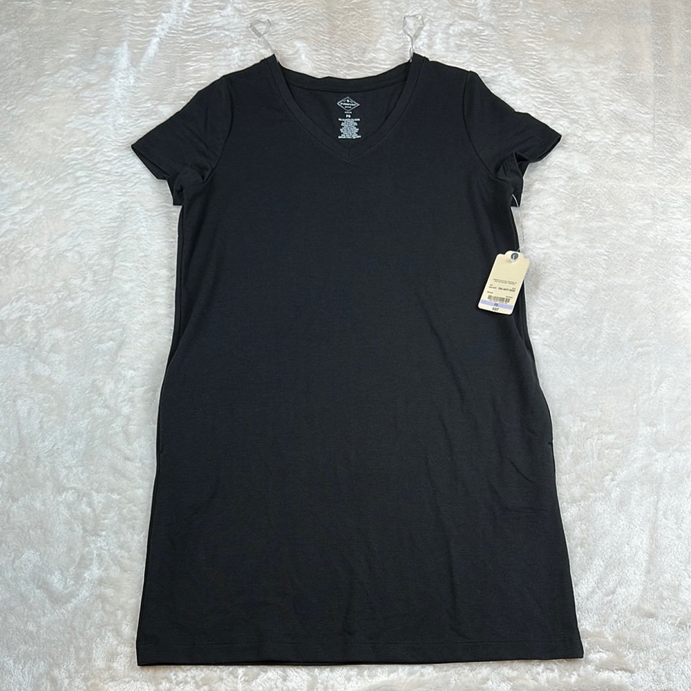 NWT St. John's Bay Black Fitted Short Sleeve T-Shirt (Long Shirt w/ Pockets) - Picture 1 of 8